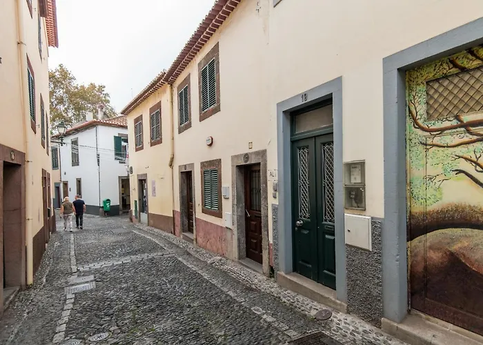 Amazing Old Town - By Sbh Фуншал